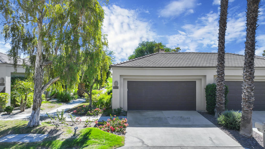 54914 Oaktree - Photo 1