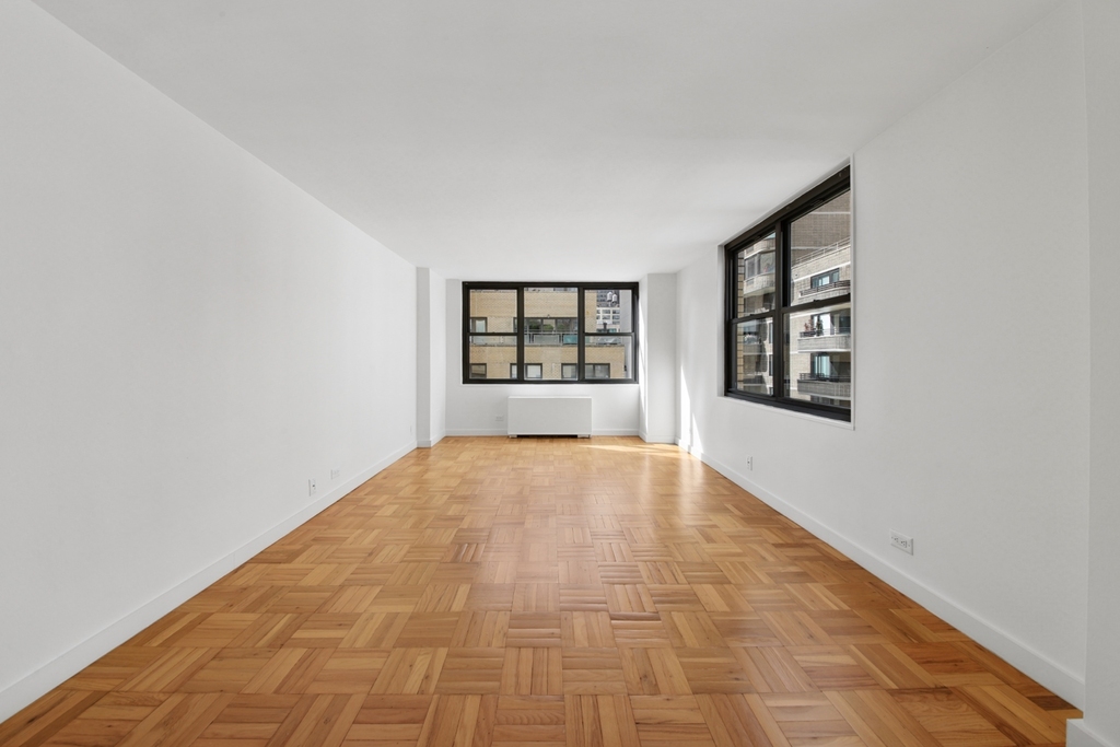 East 49th Street - Photo 1