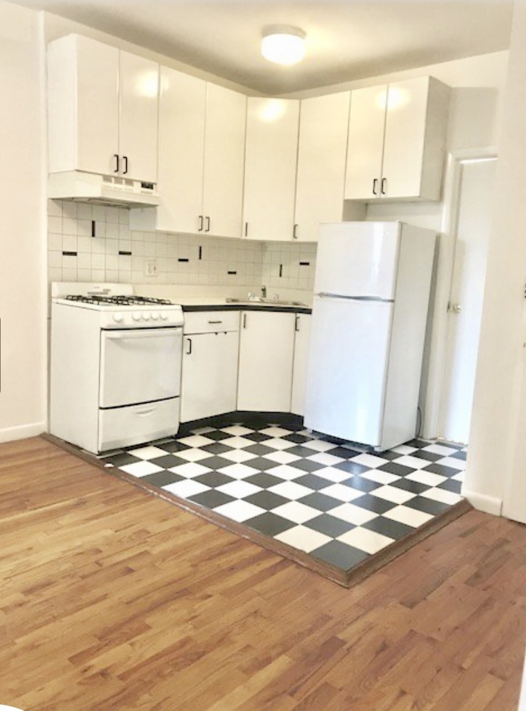 1626 3rd Avenue - Photo 2