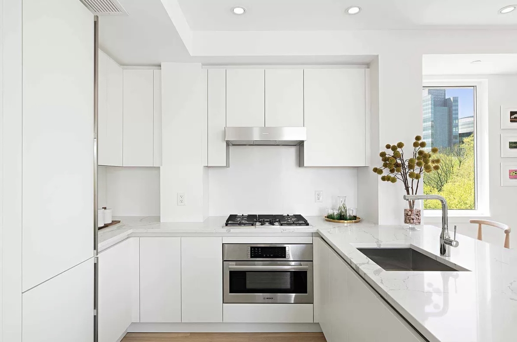 West 135th Street - Photo 1