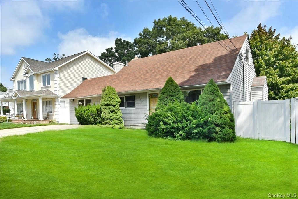 257 Maple Street - Photo 1