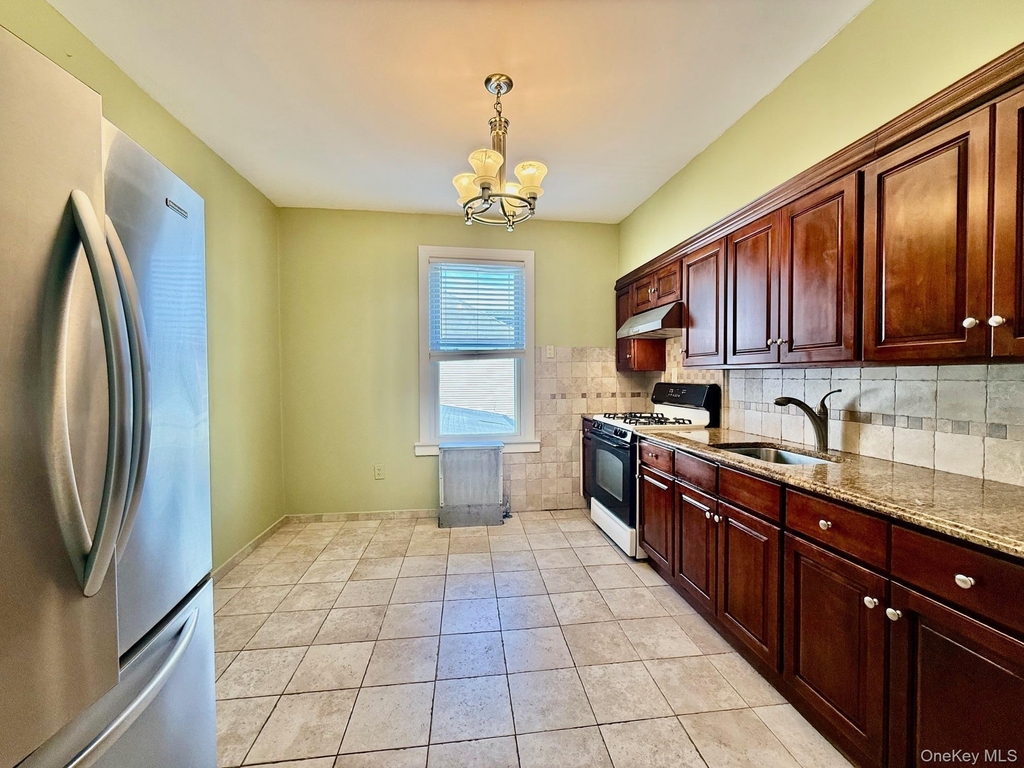 9512 108th Ave - Photo 2