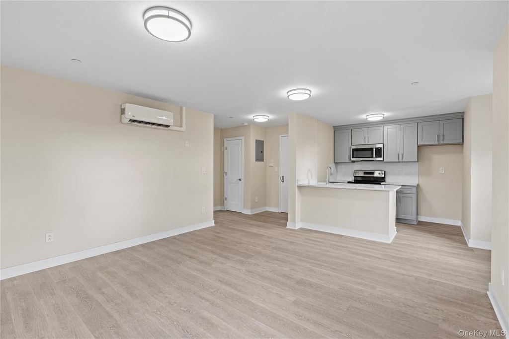 135 Wakefield Avenue - Photo 2