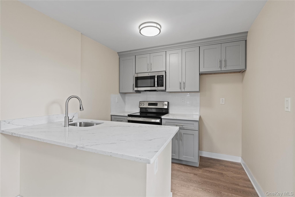 135 Wakefield Avenue - Photo 3