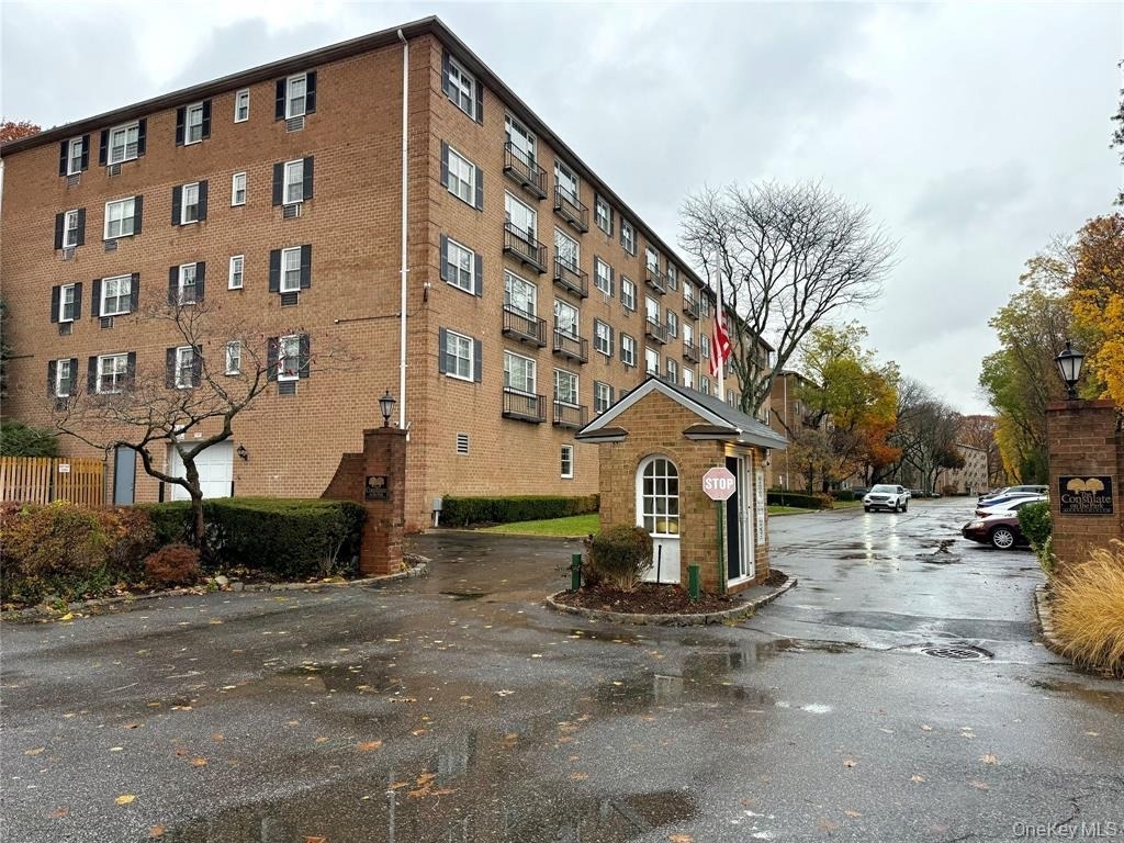 4 Consulate Drive - Photo 12