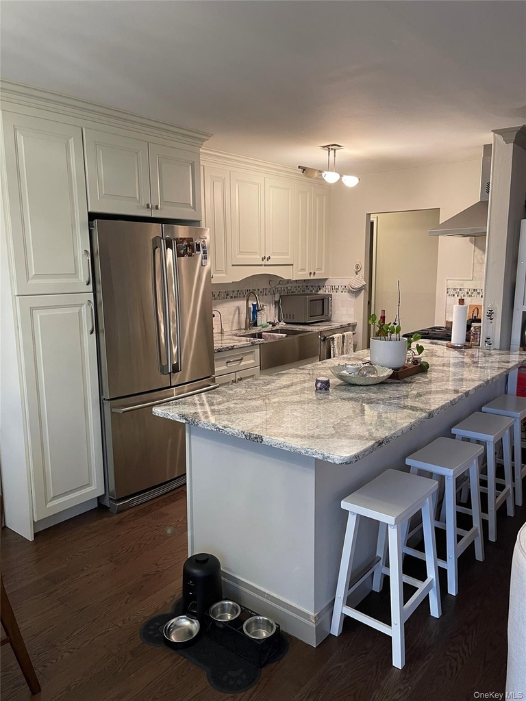 4 Consulate Drive - Photo 2