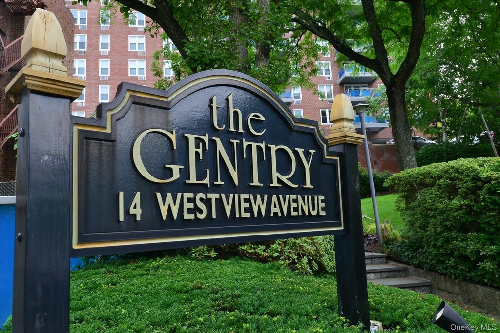 14 Westview Avenue - Photo 0