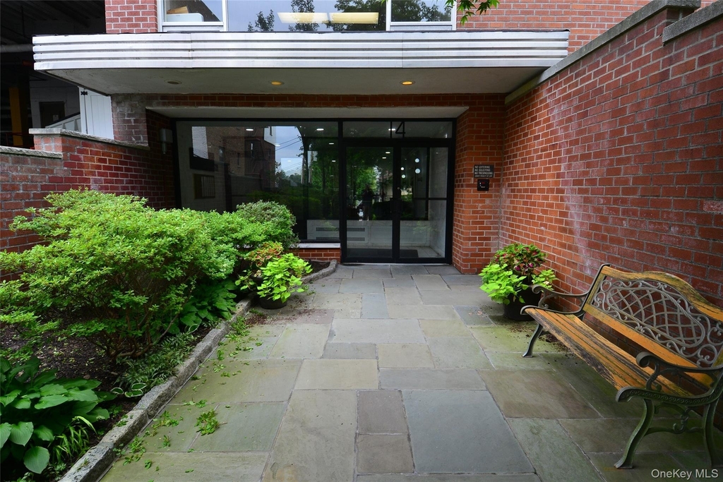 14 Westview Avenue - Photo 1