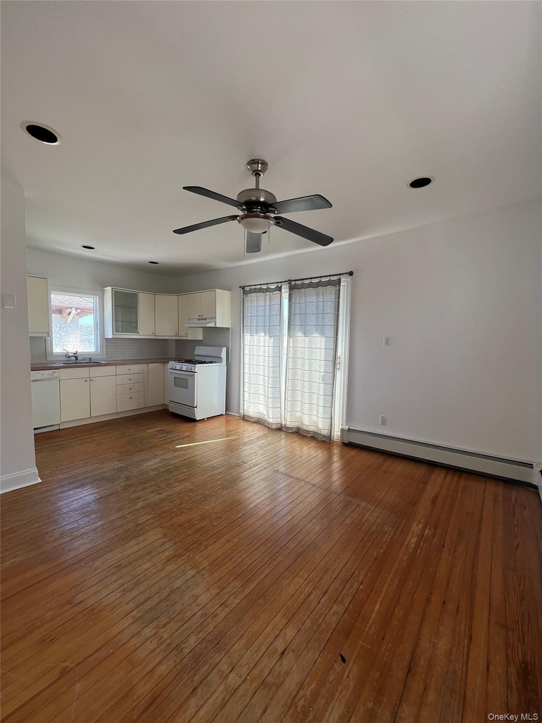 445 W Walnut Street - Photo 4