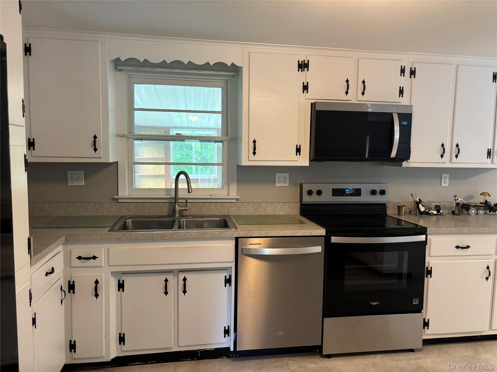 239 Vineyard Avenue - Photo 3