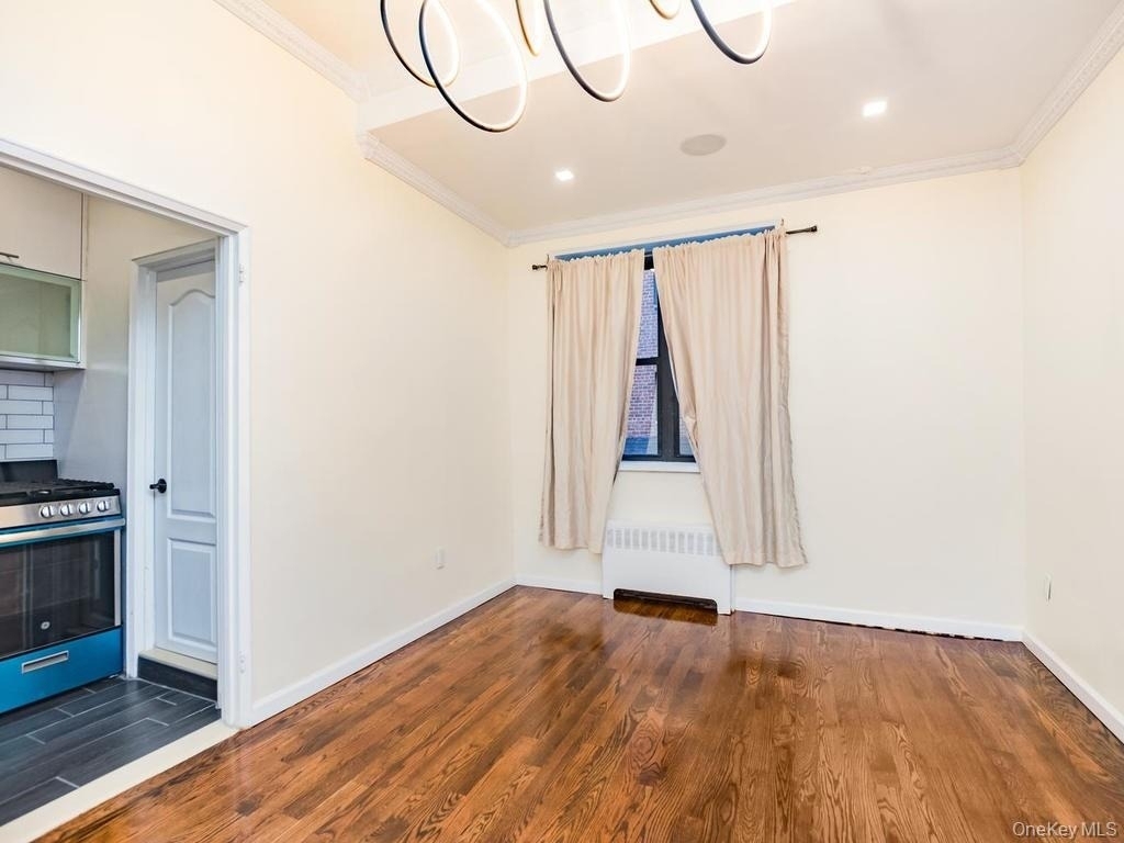 555 Mclean Avenue - Photo 2