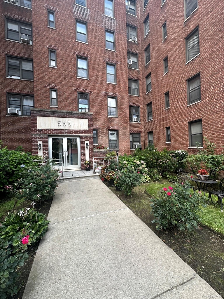 555 Mclean Avenue - Photo 7
