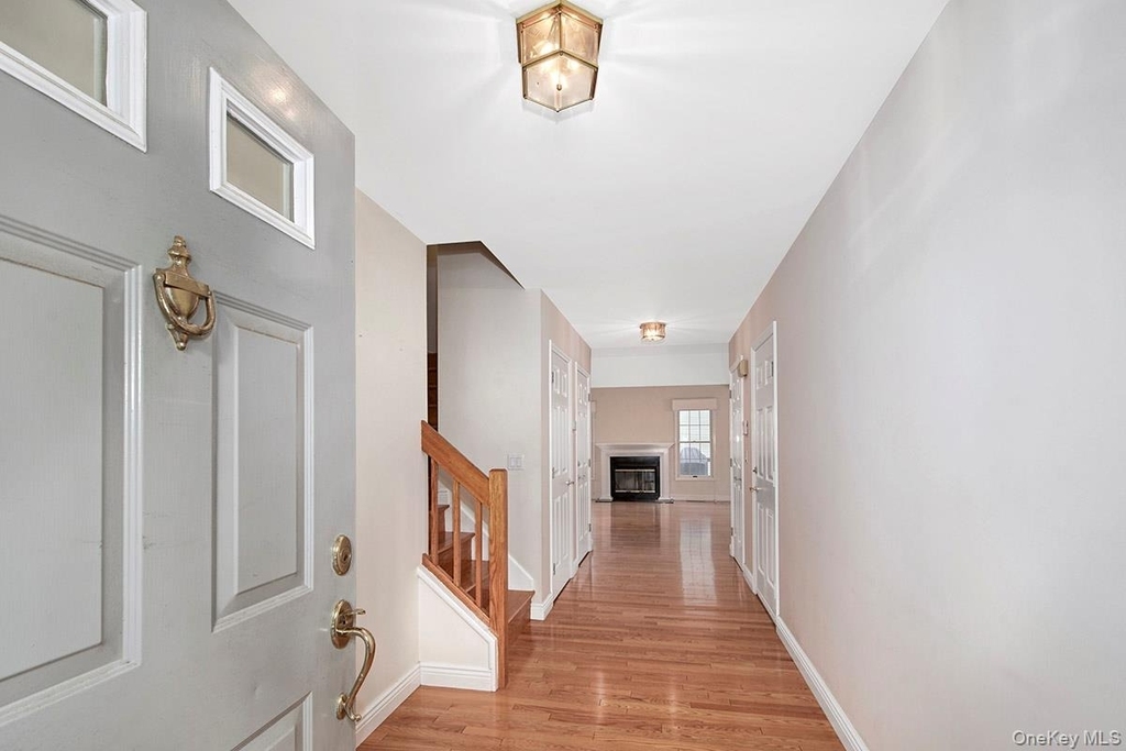 1103 Regent Drive - Photo 3