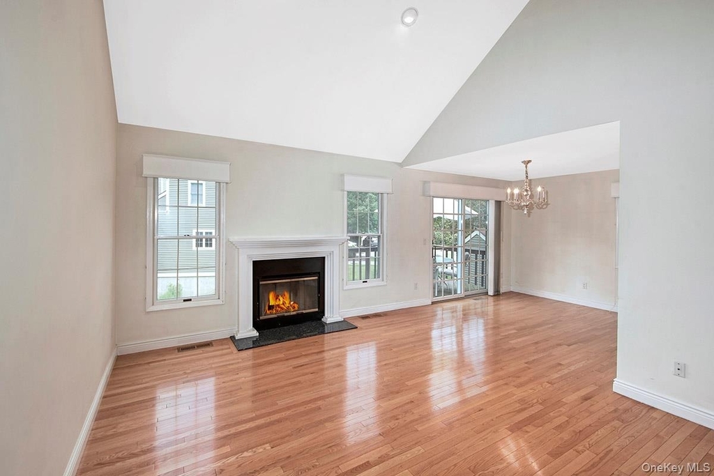 1103 Regent Drive - Photo 5