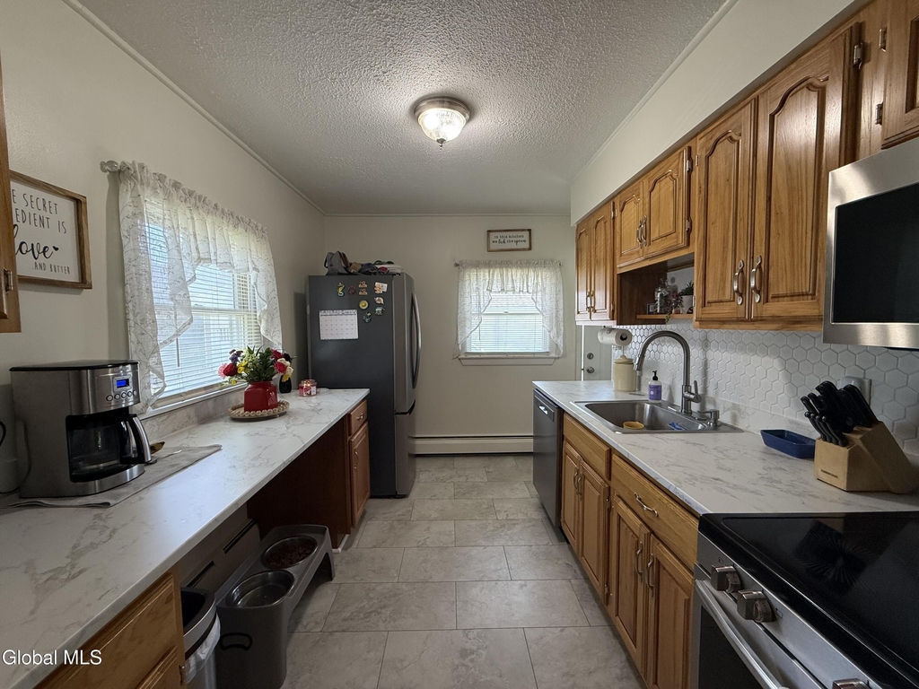72 Lincoln Avenue - Photo 3