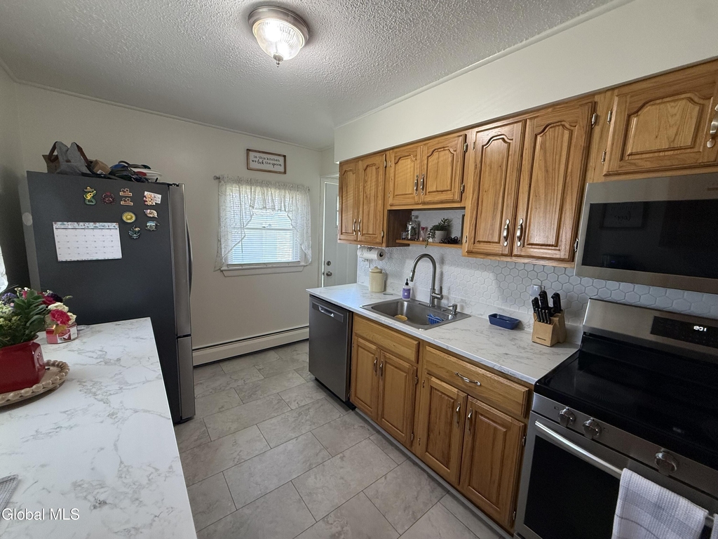 72 Lincoln Avenue - Photo 4