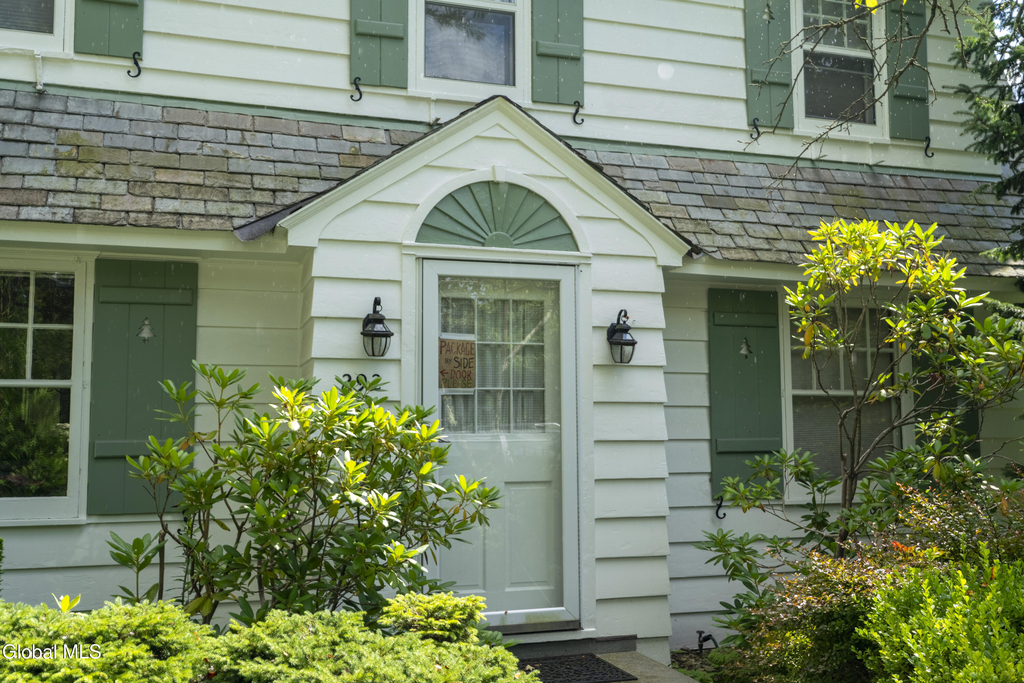 292 Lake Avenue - Photo 2