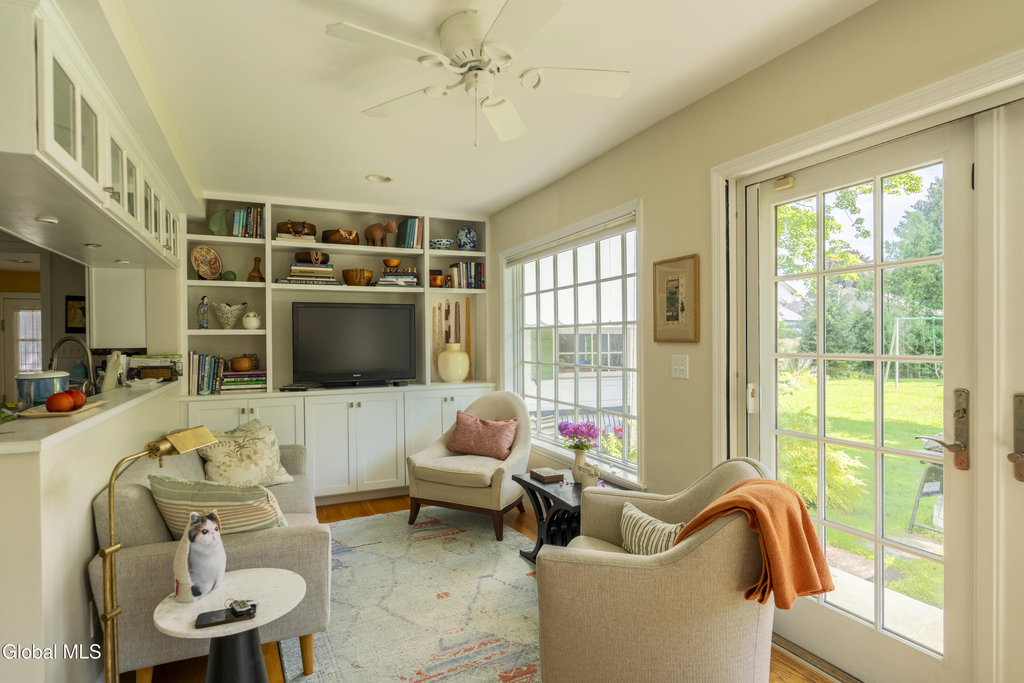 292 Lake Avenue - Photo 4