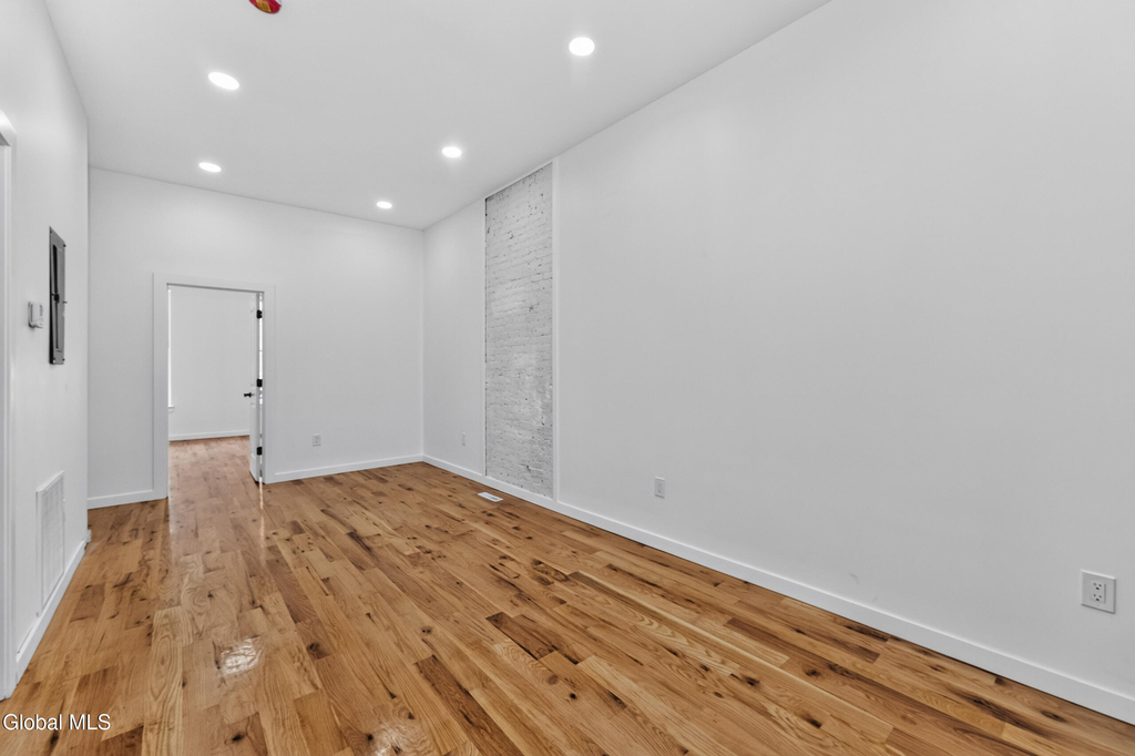 28 White Street - Photo 7