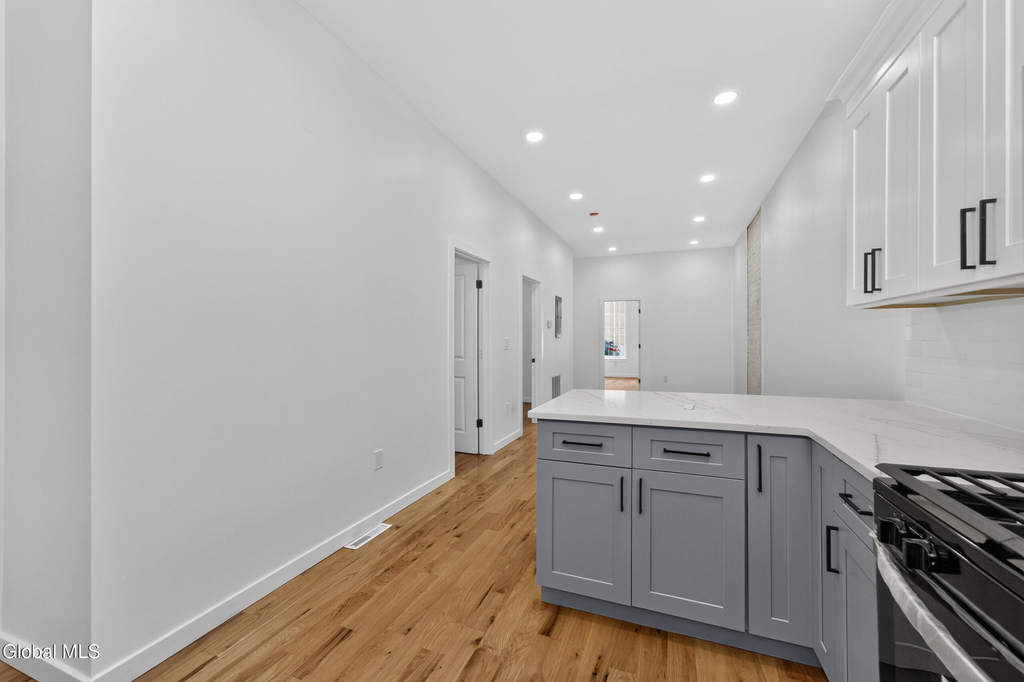 28 White Street - Photo 11