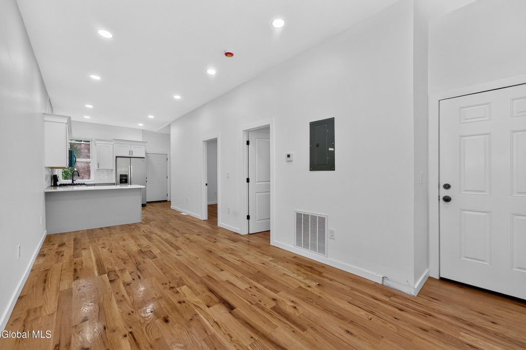 28 White Street - Photo 4