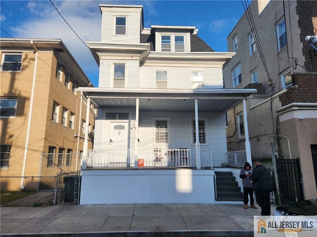 7 N Georgia Avenue - Photo 0