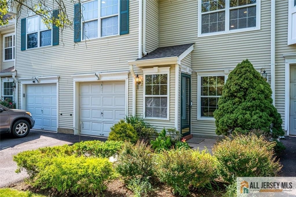 403 Somerset Court - Photo 0