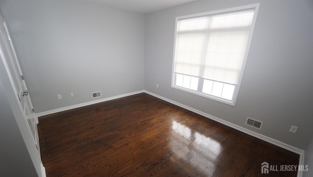 1299 St. George Avenue - Photo 17