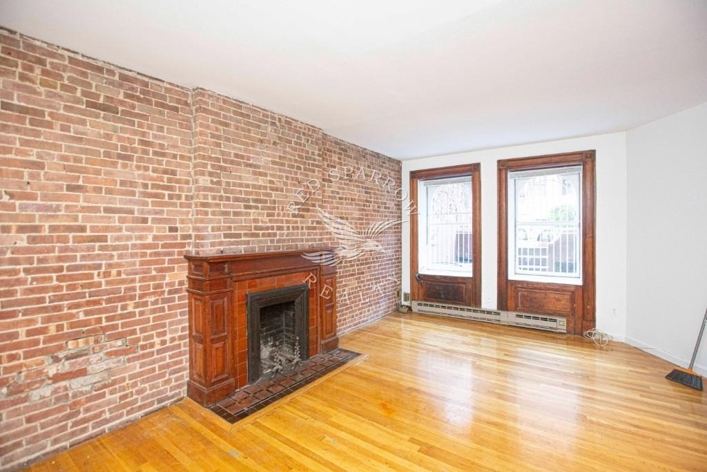 67 W 83rd Street - Photo 2