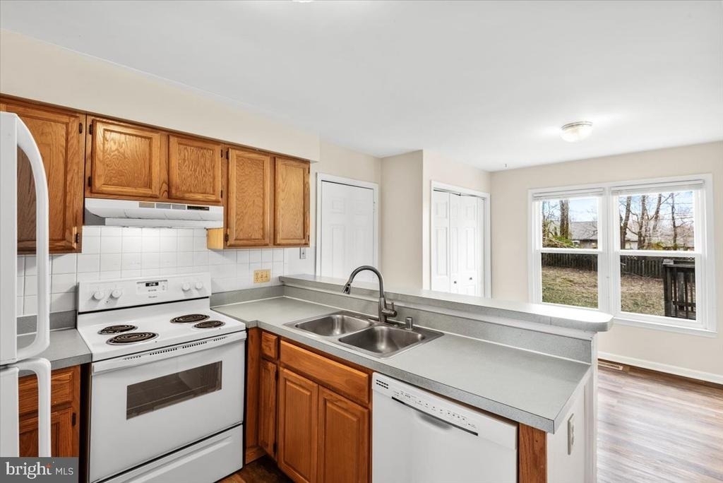 10704 Live Oak Court - Photo 7