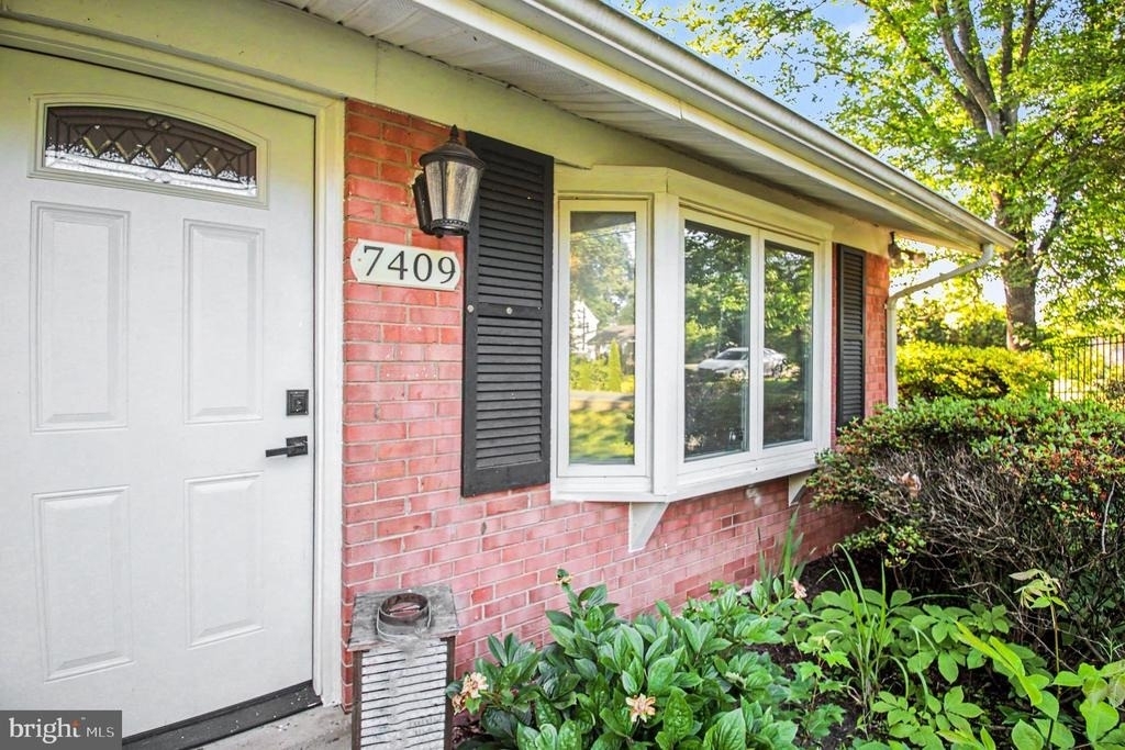 7409 Lake Drive - Photo 2