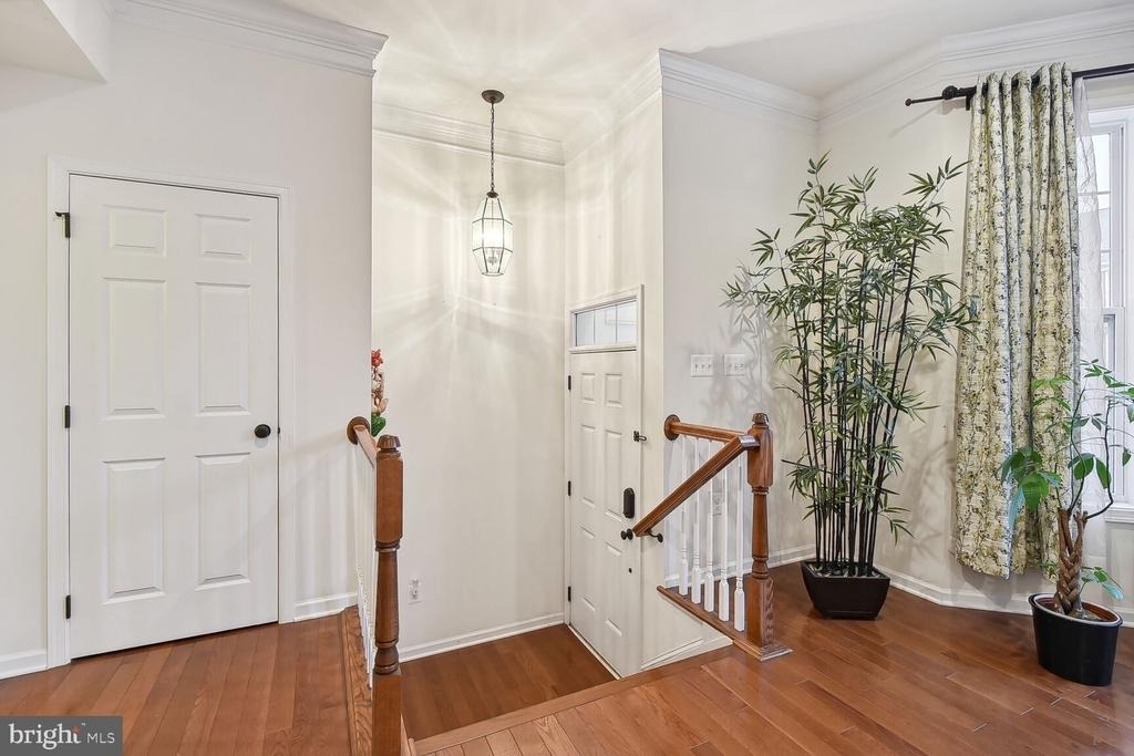 43248 Mitcham Square - Photo 1