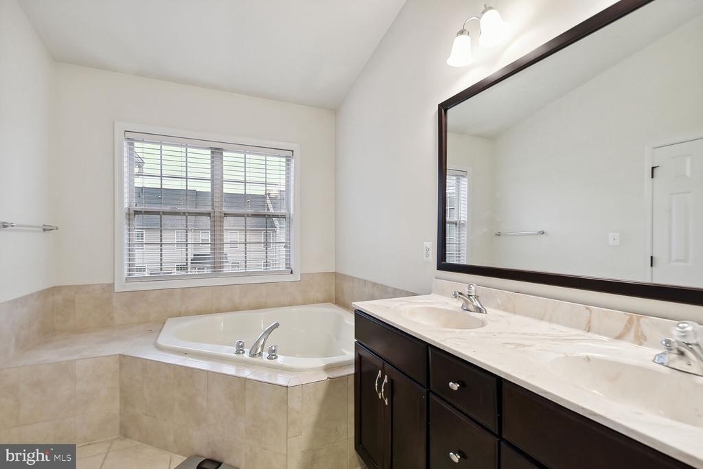 43248 Mitcham Square - Photo 13