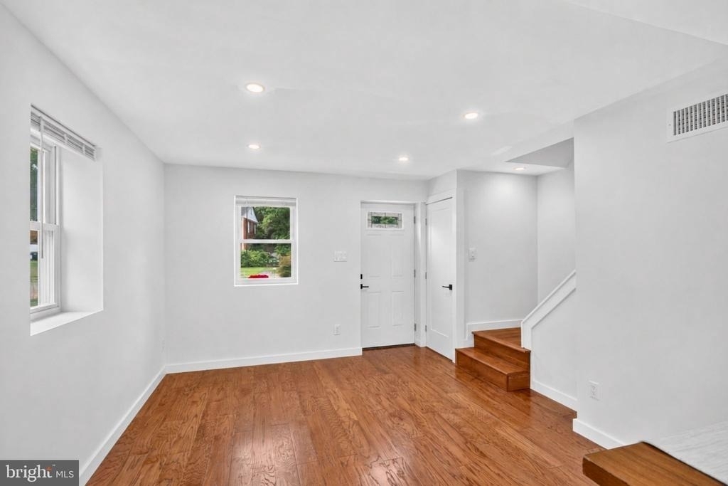 2218 Farrington Avenue - Photo 23