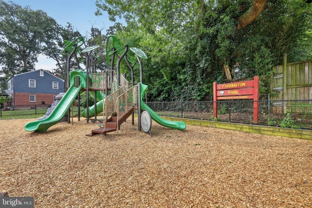 2218 Farrington Avenue - Photo 20
