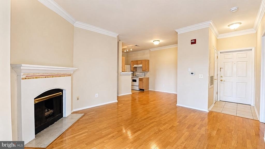 1521 Spring Gate Drive - Photo 3