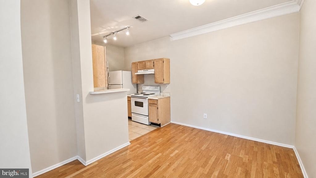 1521 Spring Gate Drive - Photo 6