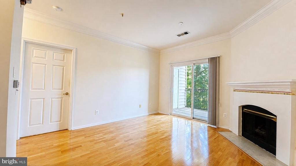 1521 Spring Gate Drive - Photo 4