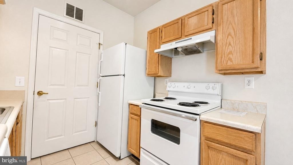 1521 Spring Gate Drive - Photo 8