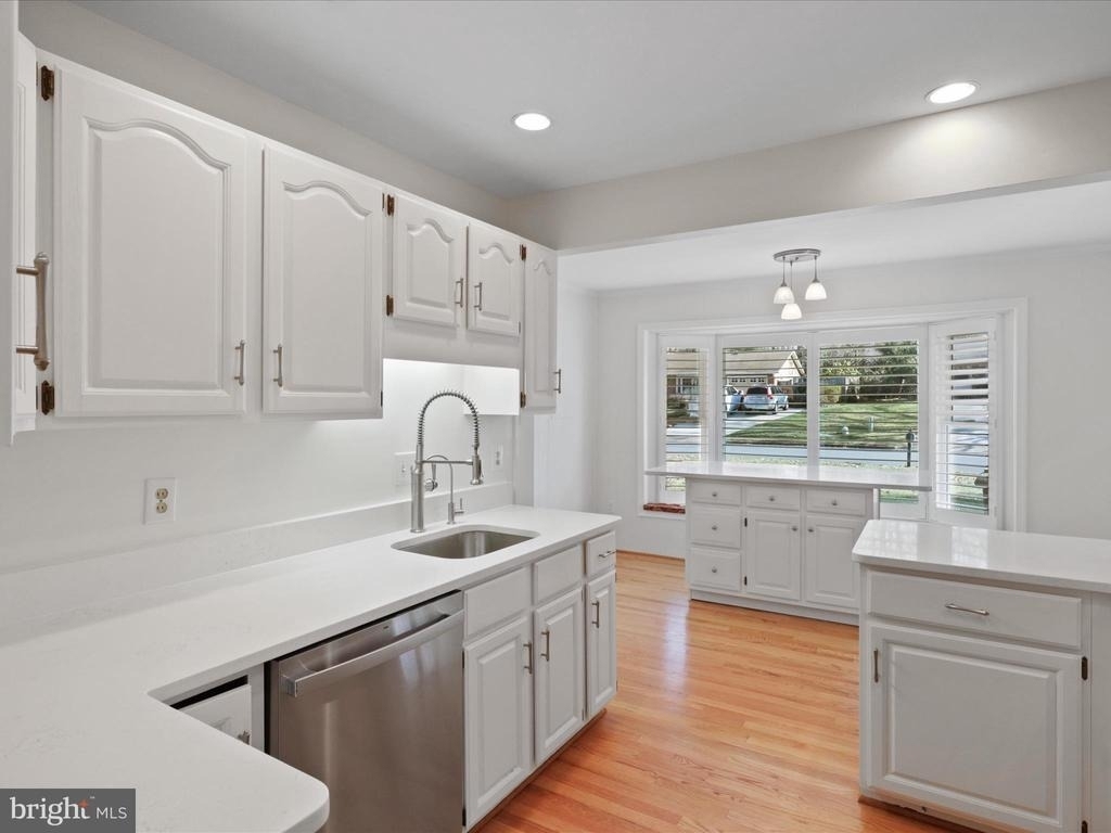 5200 Holden Street - Photo 10