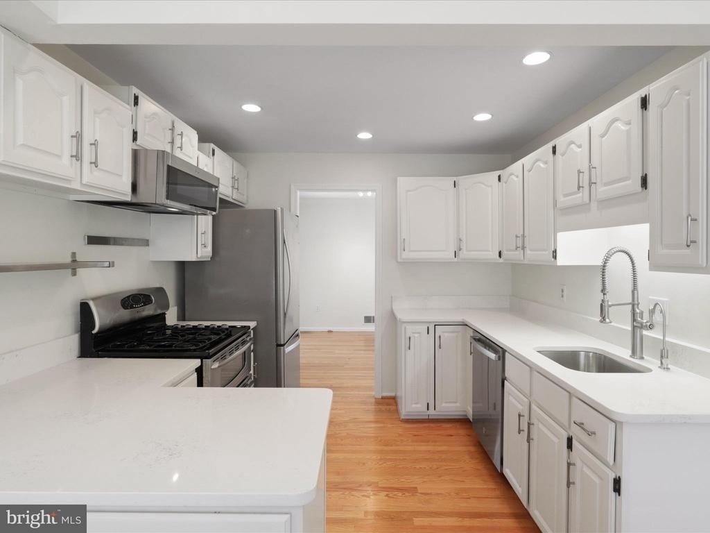 5200 Holden Street - Photo 13