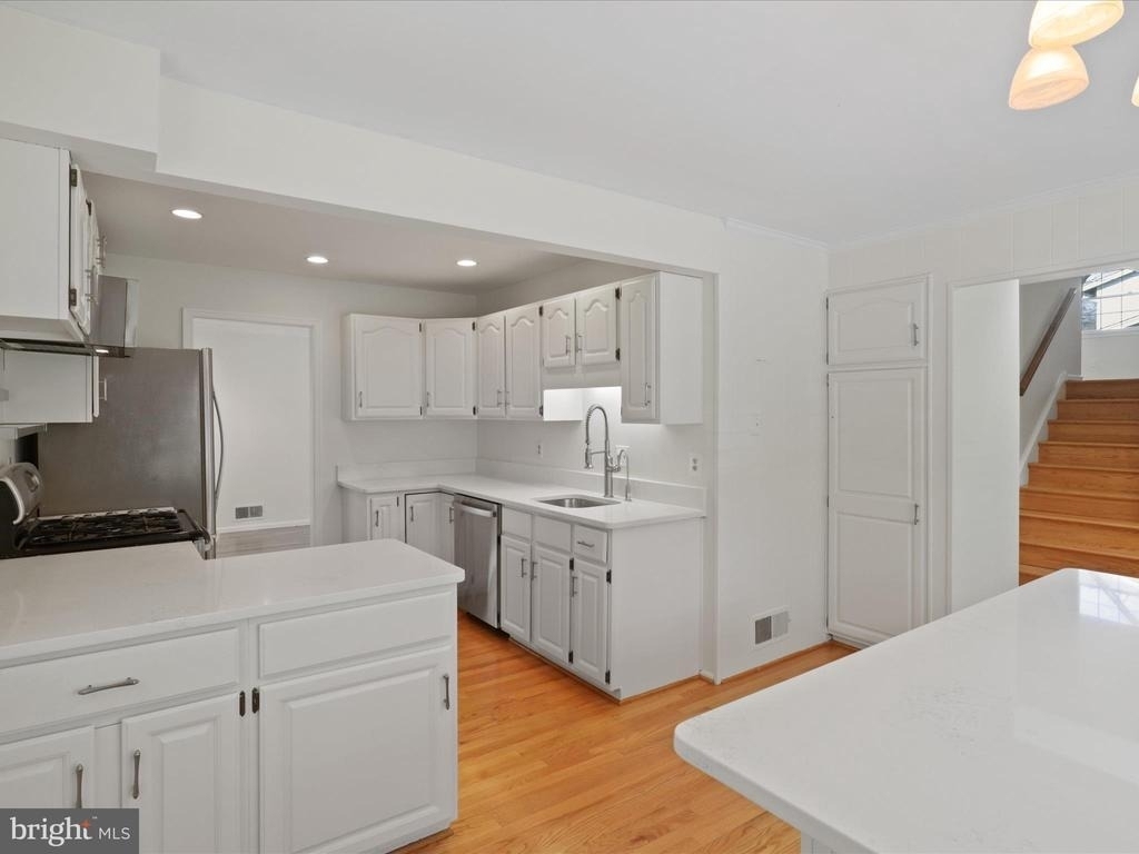 5200 Holden Street - Photo 15