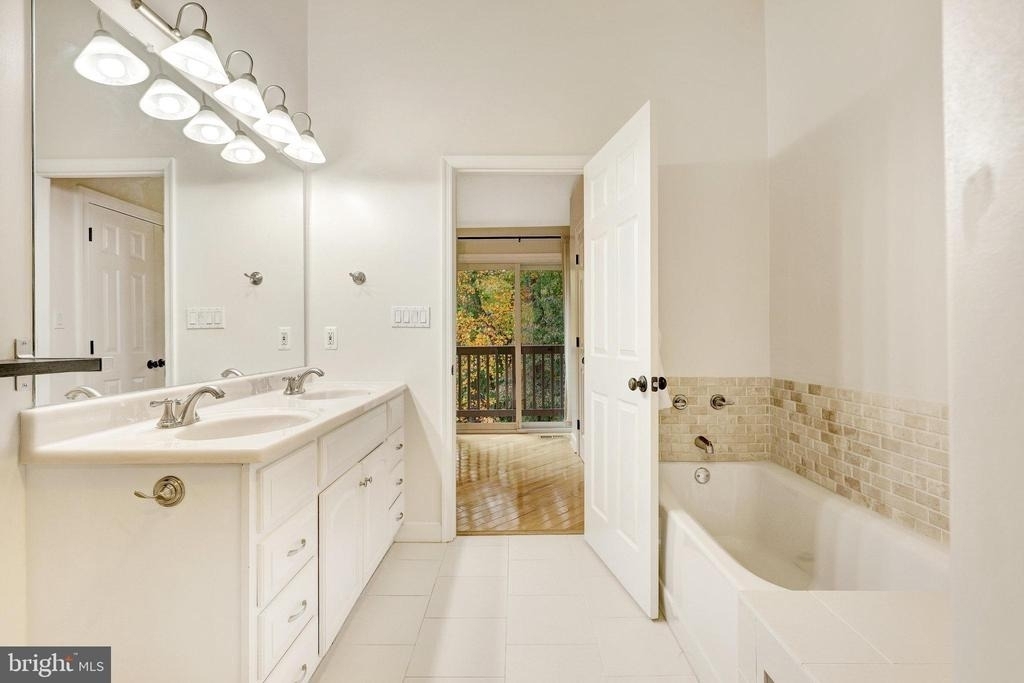 2184 Glencourse Lane - Photo 17