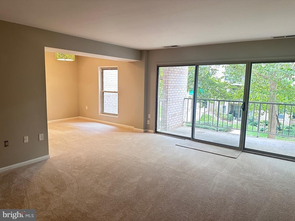 19 Canterbury Square - Photo 3