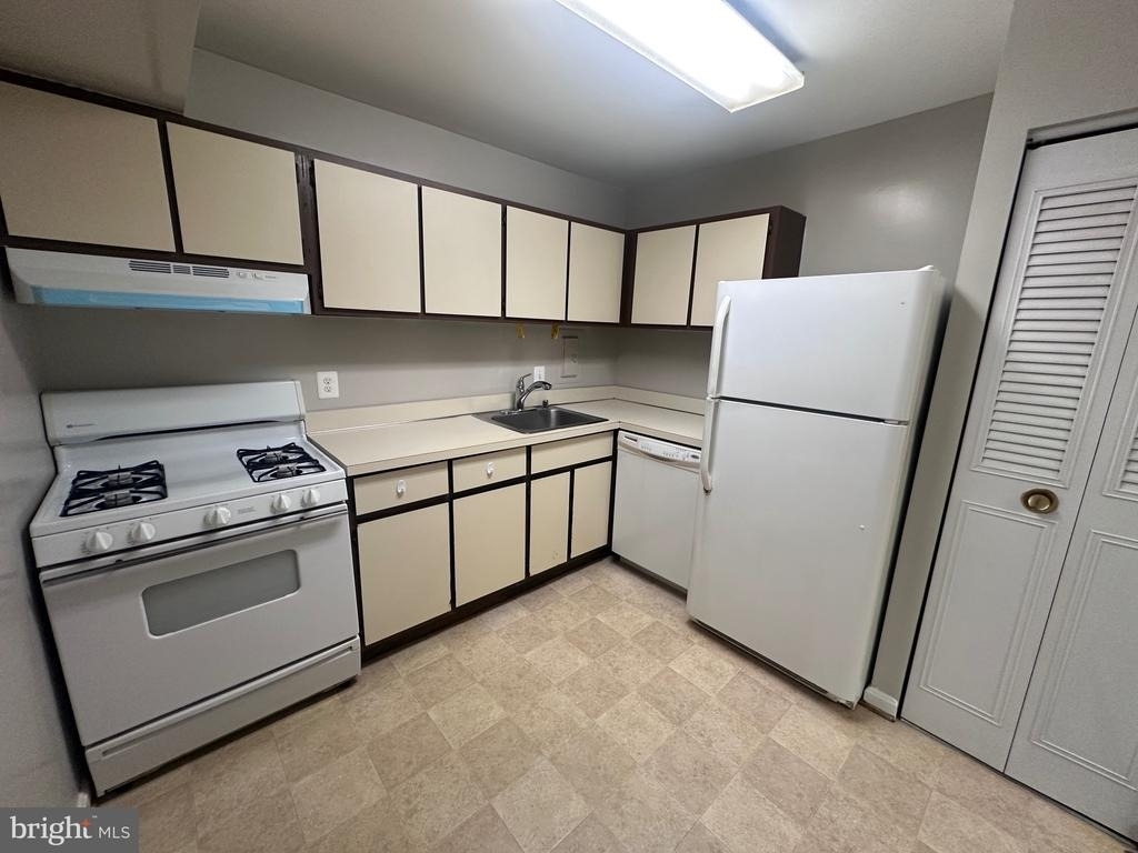 19 Canterbury Square - Photo 10