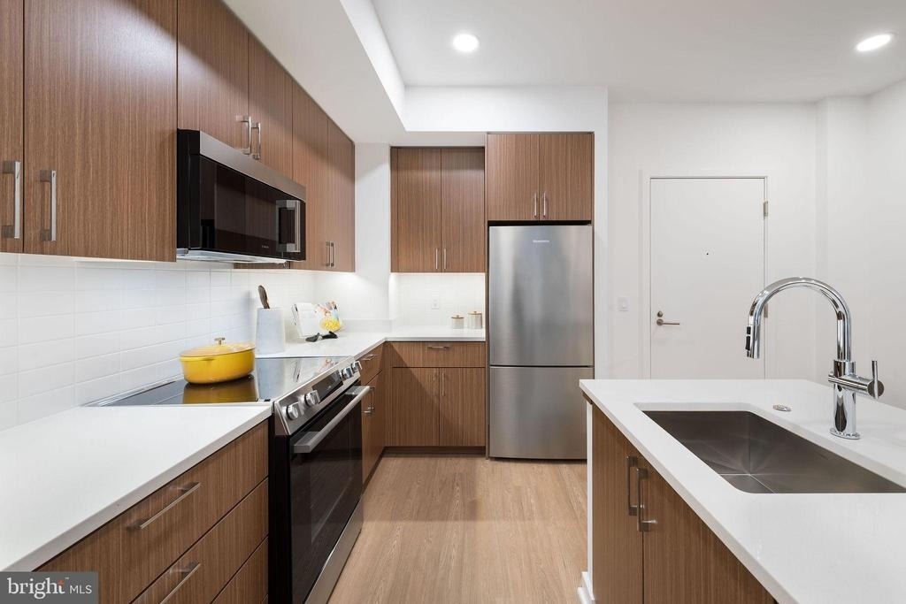 1055 N Fairfax Street - Photo 3