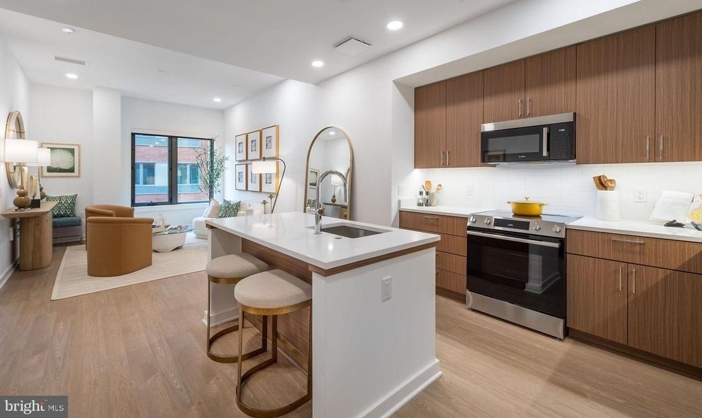 1055 N Fairfax Street - Photo 2