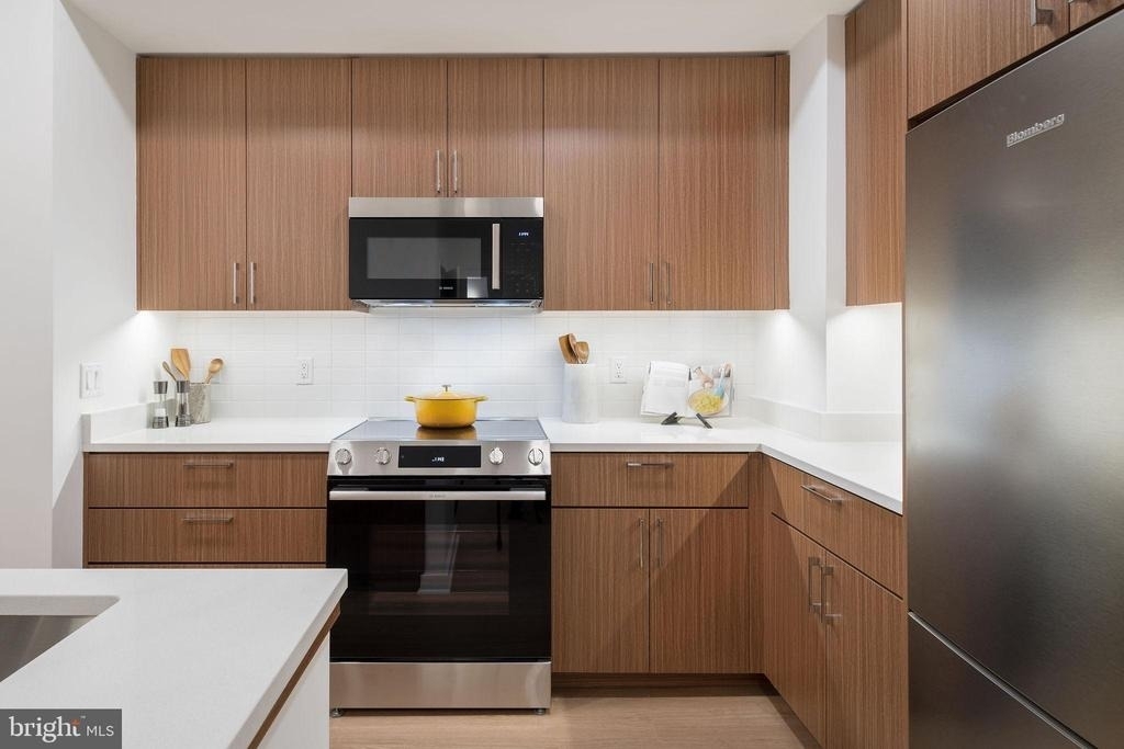 1055 N Fairfax Street - Photo 0