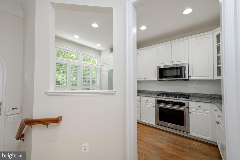 9 Franklin Street - Photo 7