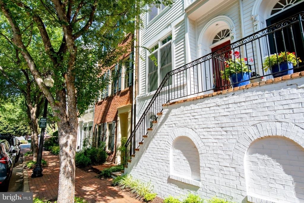 9 Franklin Street - Photo 3